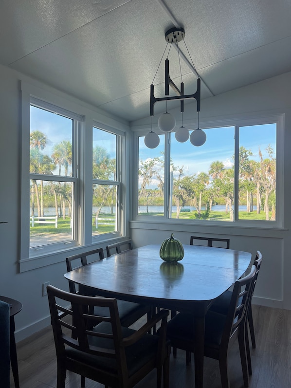 Dining - Beautiful Riverfront Escape on the Myakka – Cozy Cottage! (Venice)