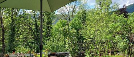 تناول الطعام بالخارج