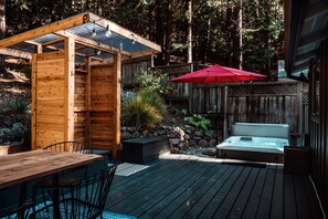 Outdoor dining - Riverhaus- Boutique 1BR w/ Hot Tub • Natural Sunlight (Monte Rio)