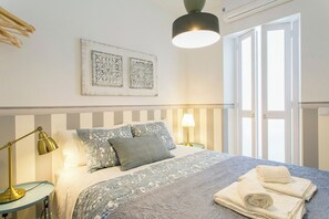 2 slaapkamers, een strijkplank/strijkijzer, reisbedje, gratis wifi
