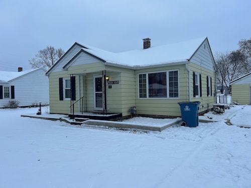 Cozy 2-bedroom home in a quiet neighborhood close to all the amenities