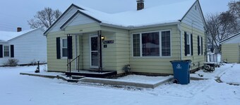 Cozy 2-bedroom home in a quiet neighborhood close to all the amenities