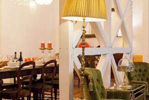 Dining - Chiado luxury 4 beds flat! Parking! Great WI-FI! (Lisboa)