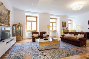 Smart TV - Chiado luxury 4 beds flat! Parking! Great WI-FI! (Lisboa)