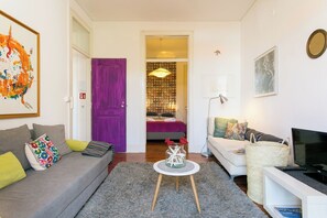 TV - Principe Real Orange tree w/ view 3 bedrooms flat! (Lisbon)