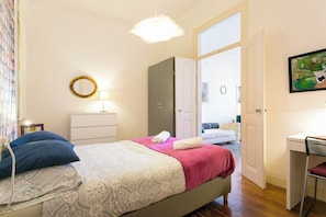 4 bedrooms, desk, iron/ironing board, travel cot - Principe Real Orange tree w/ view 3 bedrooms flat! (Lisbon)
