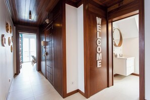Interior - Bairro Alto viewpoint 3 Bdr Chalet!!! Great WI-FI! (Lisboa)