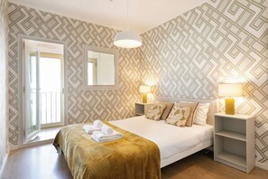 2 bedrooms, iron/ironing board, travel cot, free WiFi - Modern 2bdr flat in the city's heart! (Lisboa)