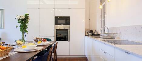 Fridge, microwave, oven, stovetop