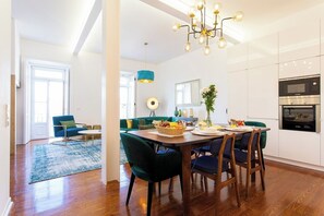 Dining - Bairro Alto 3Bdr TOP viewpoint flat! Great WI-FI! (Lisboa)