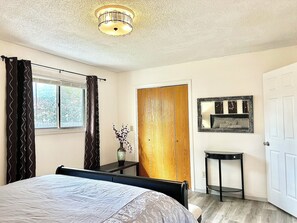3 多间卧室、熨斗/熨衣板、WiFi、床单
