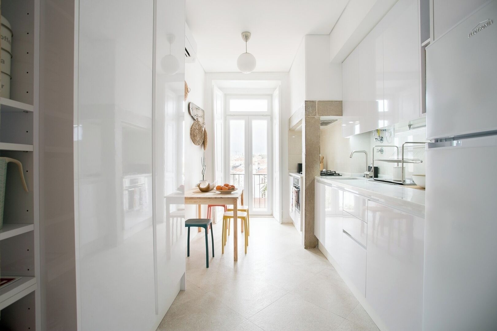 Kjøleskap, ovn, kokeplater og oppvaskmaskin