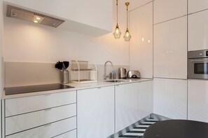 Fridge, microwave, oven, stovetop - Principe Real beautiful 3 bedrs flat! Great WI-FI! (Lisboa)