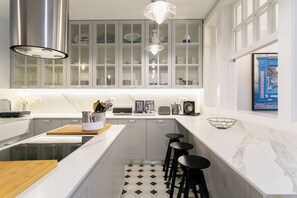 Fridge, microwave, oven, stovetop - Chiado deluxe gem 4bdr amazing apartment! (Lisboa)