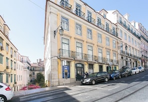 Exterior - Chiado deluxe gem 4bdr amazing apartment! (Lisboa)