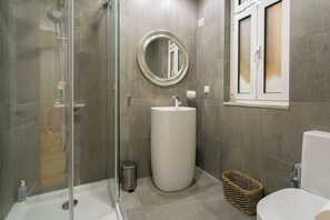 Hair dryer, towels - Lisbon luxury retreat! 2 suites! (Lisboa)