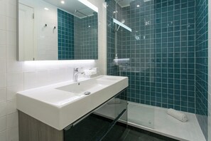 Hair dryer, towels - Lisbon luxury retreat! 2 suites! (Lisboa)