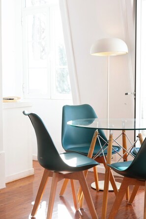 Dining - Lisbon beautiful small penthouse w/ Ac! (Lisboa)