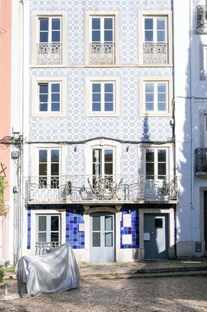 Exterior detail - Lisbon beautiful small penthouse w/ Ac! (Lisboa)