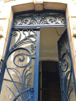 Exterior detail - Art Déco 4 bedrooms flat in the city center!!! (Lisboa)