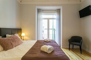 4 bedrooms, iron/ironing board, travel cot, free WiFi - Art Déco 4 bedrooms flat in the city center!!! (Lisboa)