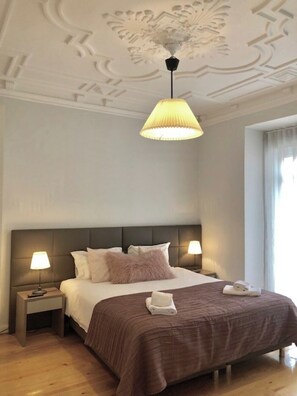 4 bedrooms, iron/ironing board, travel cot, free WiFi - Art Déco 4 bedrooms flat in the city center!!! (Lisboa)