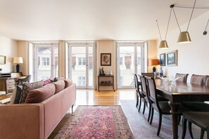 Interior - Chiado 2 GLAMOUROUS Suites and PARKING! Great WI-FI! (Lisboa)