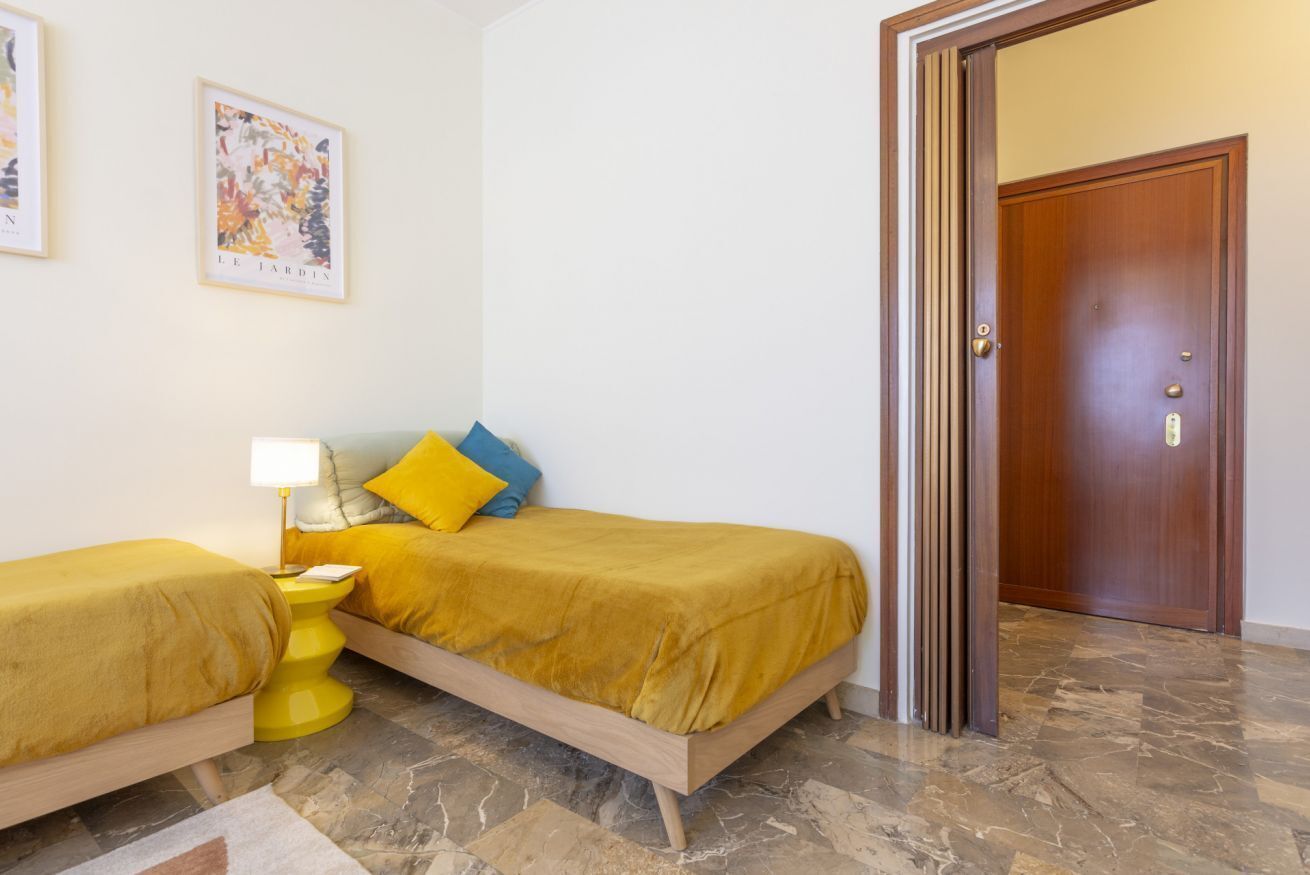 2 soverom og strykejern/-brett