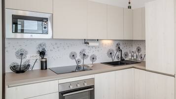 Fridge, microwave, oven, stovetop