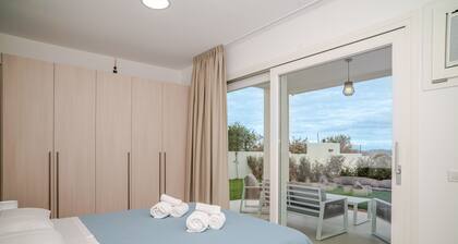 Holiday Home 'Acquamarina Apartment' with Sea View, Wi-Fi and Air Conditioning