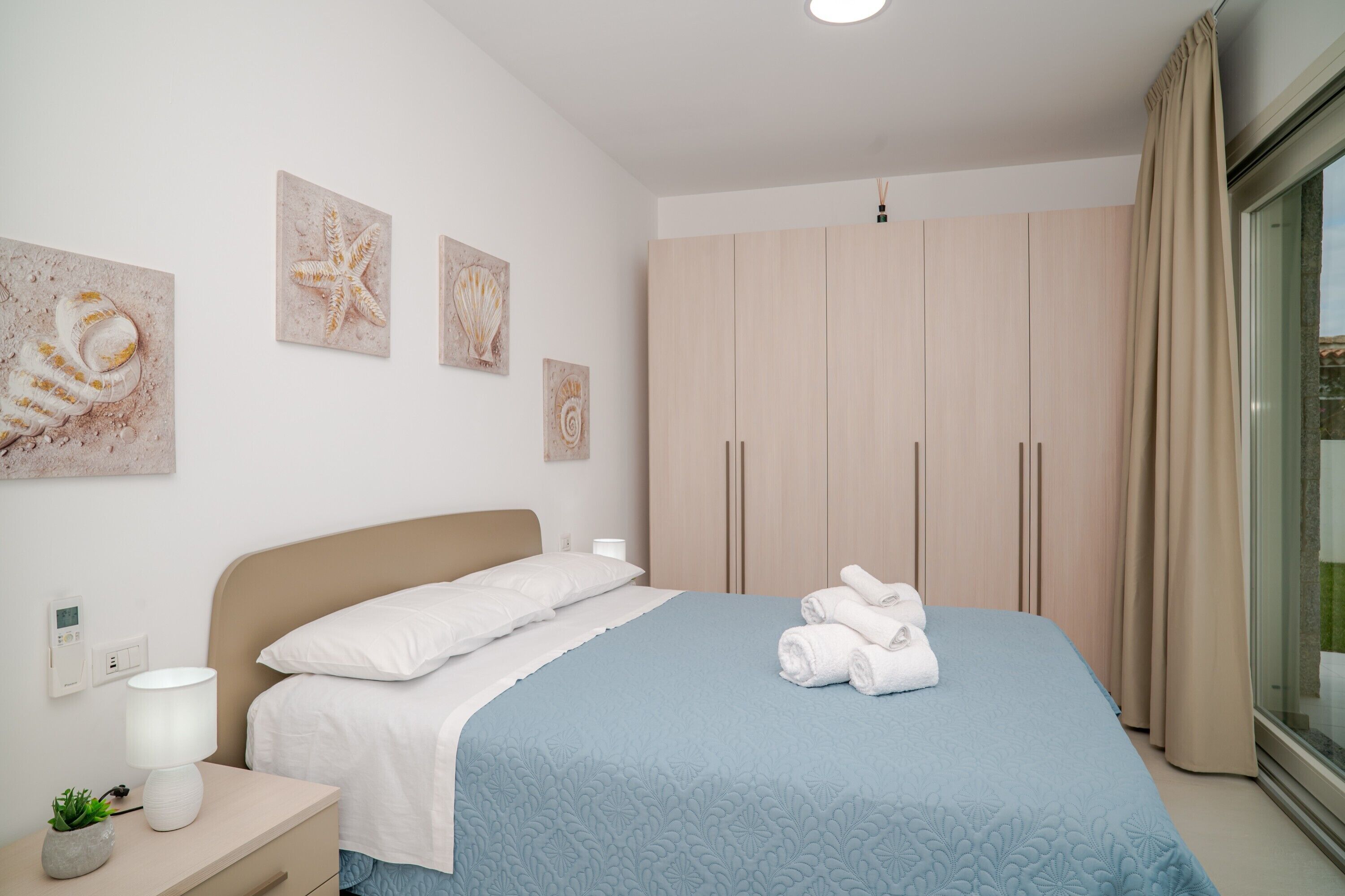 Silitysrauta/-lauta, Wi-Fi, vuodevaatteet