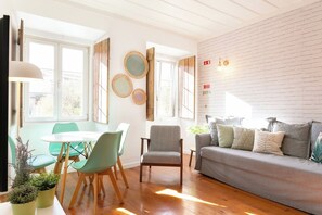 TV - Lisbon perfect 1 bdr flat w/ air conditioner! (Lisboa)