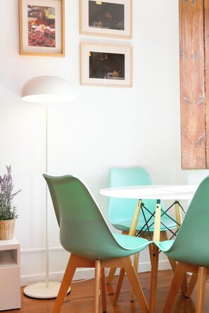 Dining - Lisbon perfect 1 bdr flat w/ air conditioner! (Lisboa)