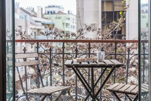 Outdoor dining - Exclusive 1bed flat in Lisboa heart! Great WI-FI (Lisboa)