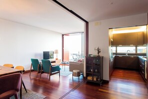 TV - Amazing Tejo river view 2BDR flat and FREE Park! (Lisboa)