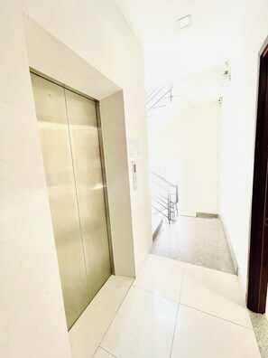 Flat-screen TV - EMERALD APARTMENTS (ho chi minh)