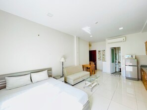 Leilighet – standard, balkong, bakgårdsutsikt | Lydisolert og wi-fi (inkludert)