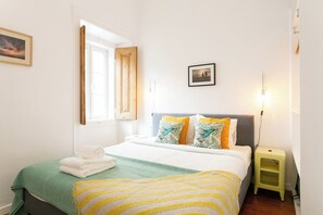 1 bedroom, iron/ironing board, travel cot, WiFi - Lisbon great 1 bdr flat with air condicioner! (Lisboa)