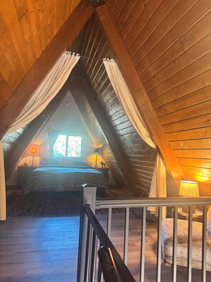 3 bedrooms, WiFi, bed sheets - Cozy 3-bedroom Animal Hill A-Frame in Munds Park (Munds Park)