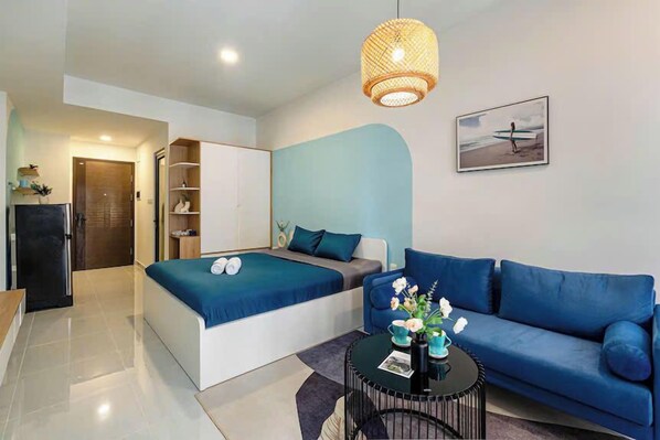 Presidential Suite, 2 Bedrooms, City View, Poolside | Egyptian cotton sheets, premium bedding, down comforters