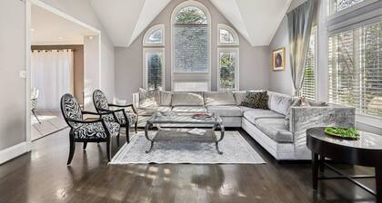 Upscale Bethesda Home • Pool, Piano & Bar
