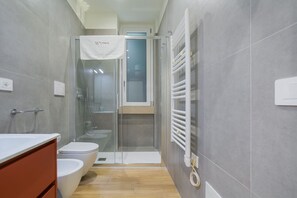 Shower, free toiletries, hair dryer, bidet - Wanderlust Experience | Nonna Angela (Bari)