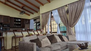 Smart TV - 1-bedroom Waterfront Cascades Apartment 3rd C4, for your stay in utawala Nairobi (Nairobi)