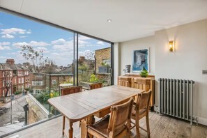 Dining - Spectacular top floor apartment (London)