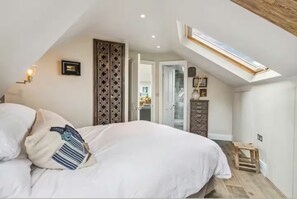 Iron/ironing board, WiFi, bed sheets - Spectacular top floor apartment (London)