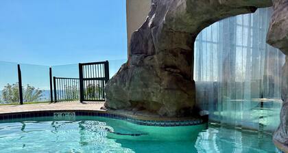 NEWLY LISTED Lakeside 2 Queen Fireplace Studio~Pool/Hot tub/Sauna