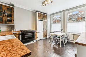 Private kitchen - Charming 3 bed by Battersea Park (London)