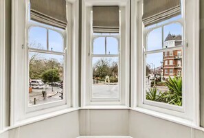 Interior - Charming 3 bed by Battersea Park (London)