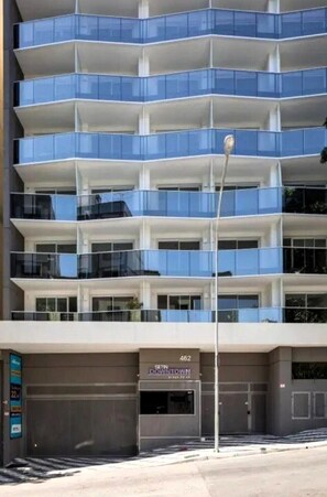 Exterior - Moderno com AC piscina e academia (São Paulo)