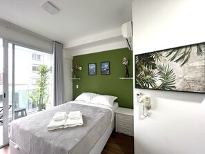 Free WiFi - Moderno com AC piscina e academia (São Paulo)